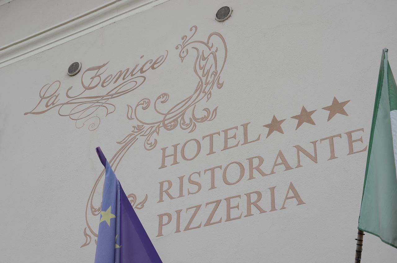 Hotel La Fenice Chiari Exterior foto